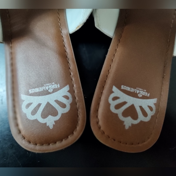 Fergalicious Sadey Flat Sandal Size 9.5 - Picture 7 of 8